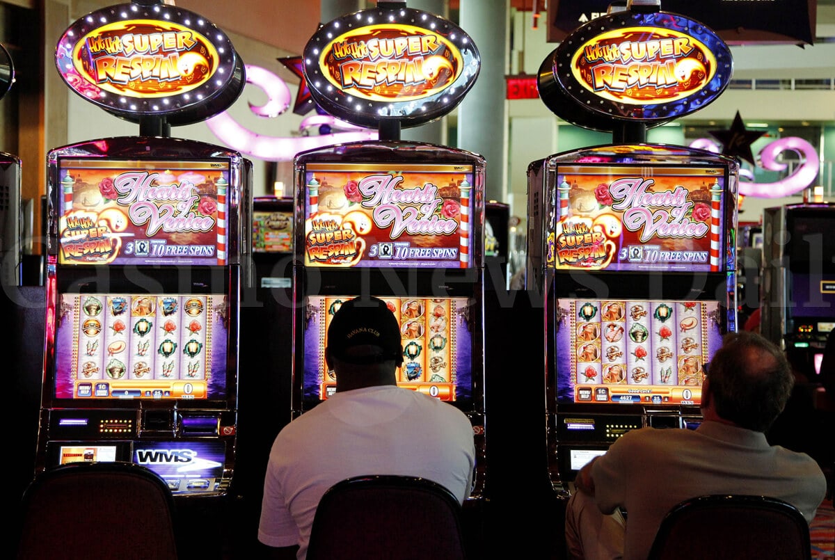 Manipulating slot machines with a mobile phone – a myth?